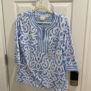 Beautiful Gretchen Scott light blue & white tunic